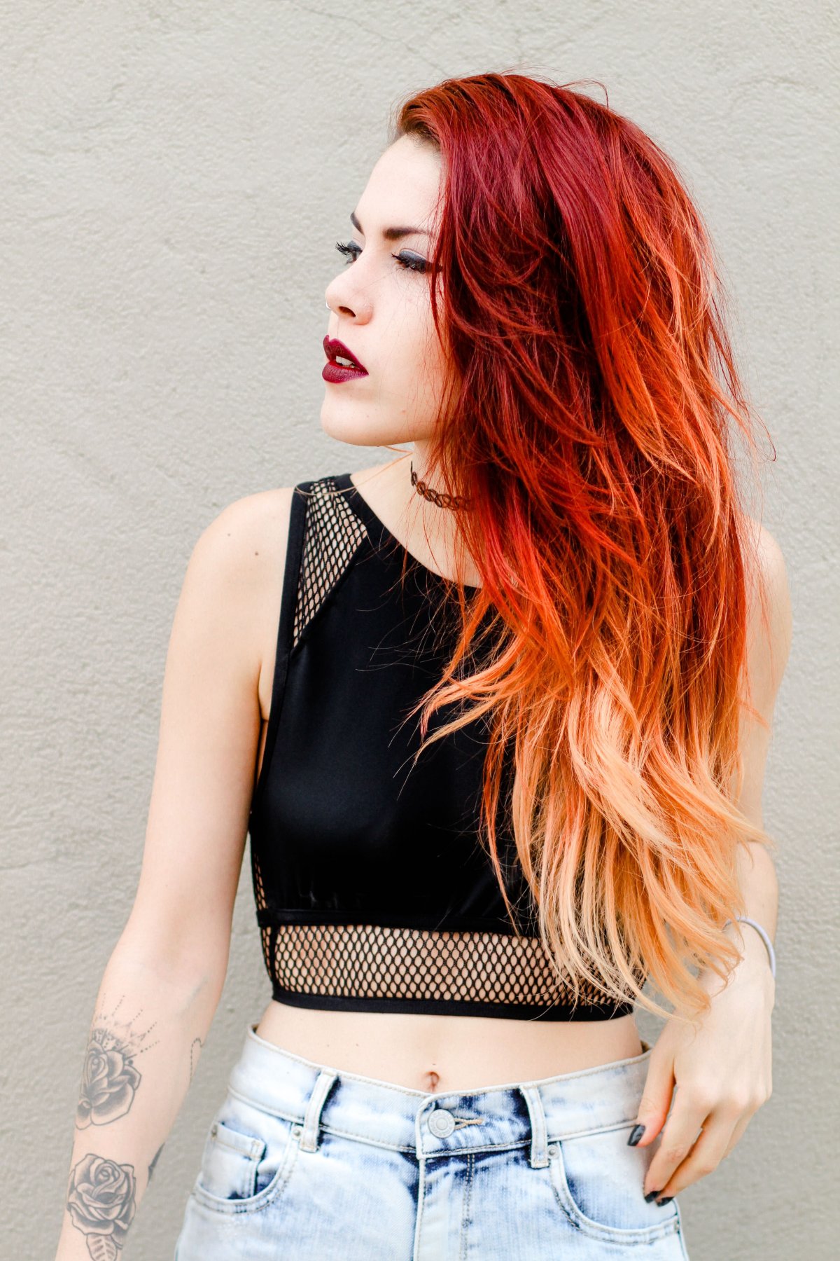 Рыжик волосы с синими прядями