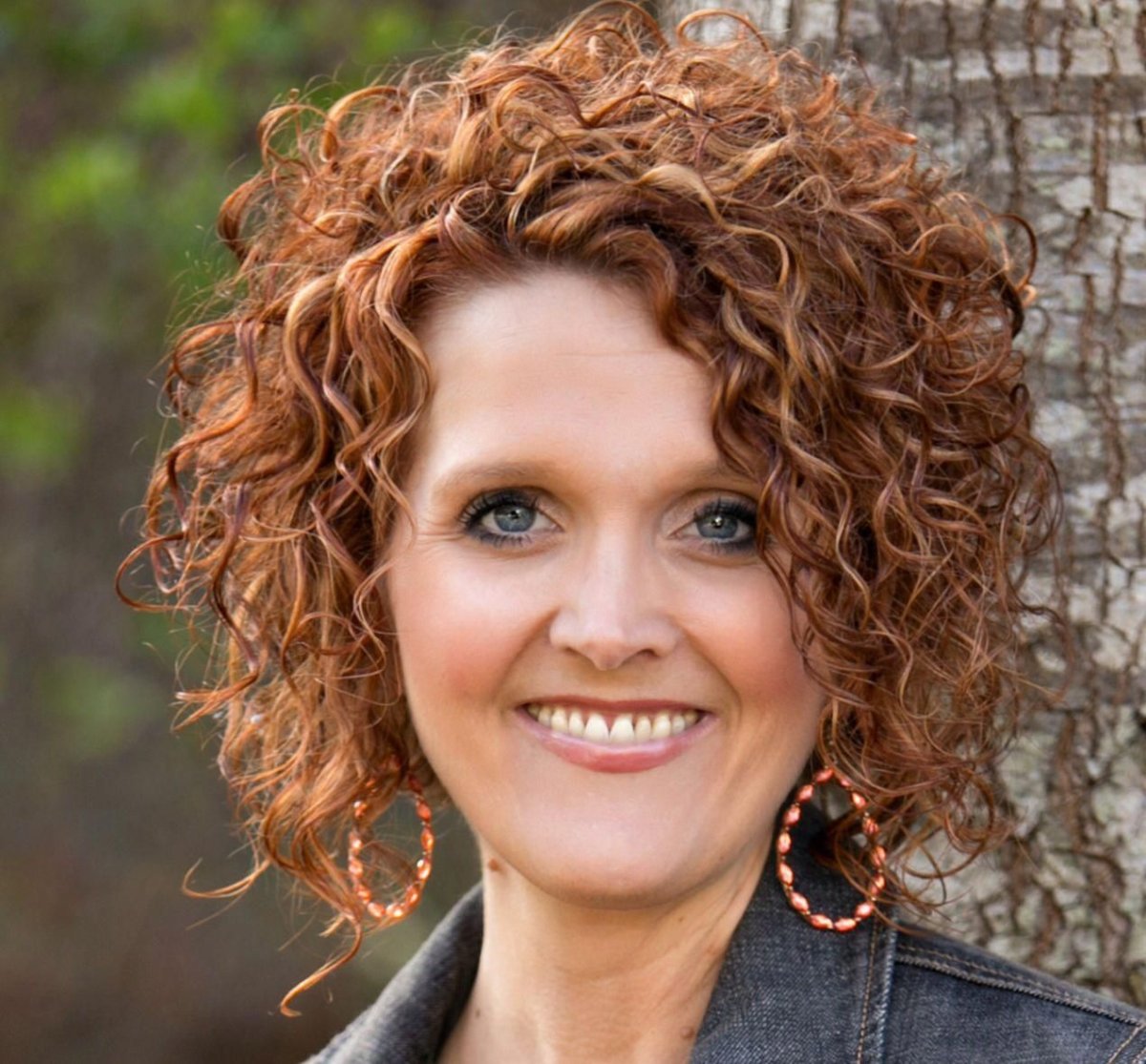 Градуированный Боб на вьющиеся волосы