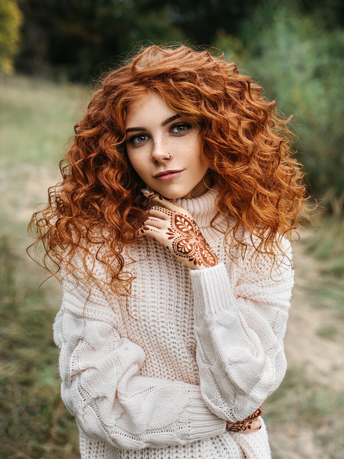 Полина Белявина рыжая кудряшка