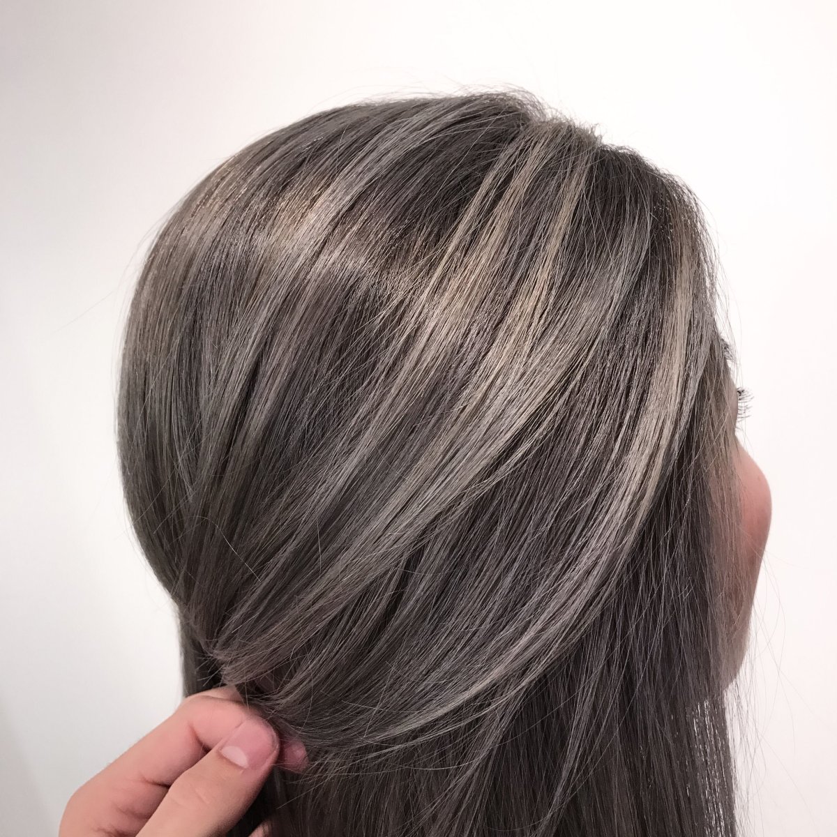 Мелирование на тёмные волосы с сединой