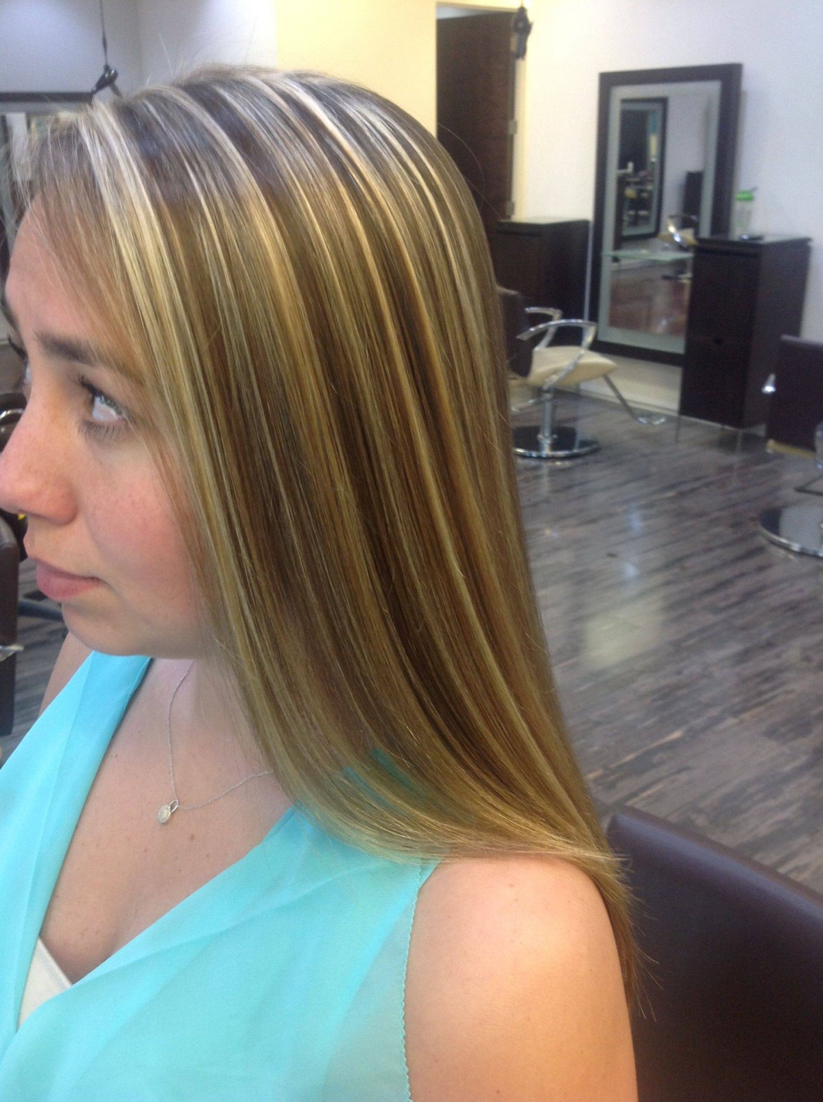 Белое мелирование на каре