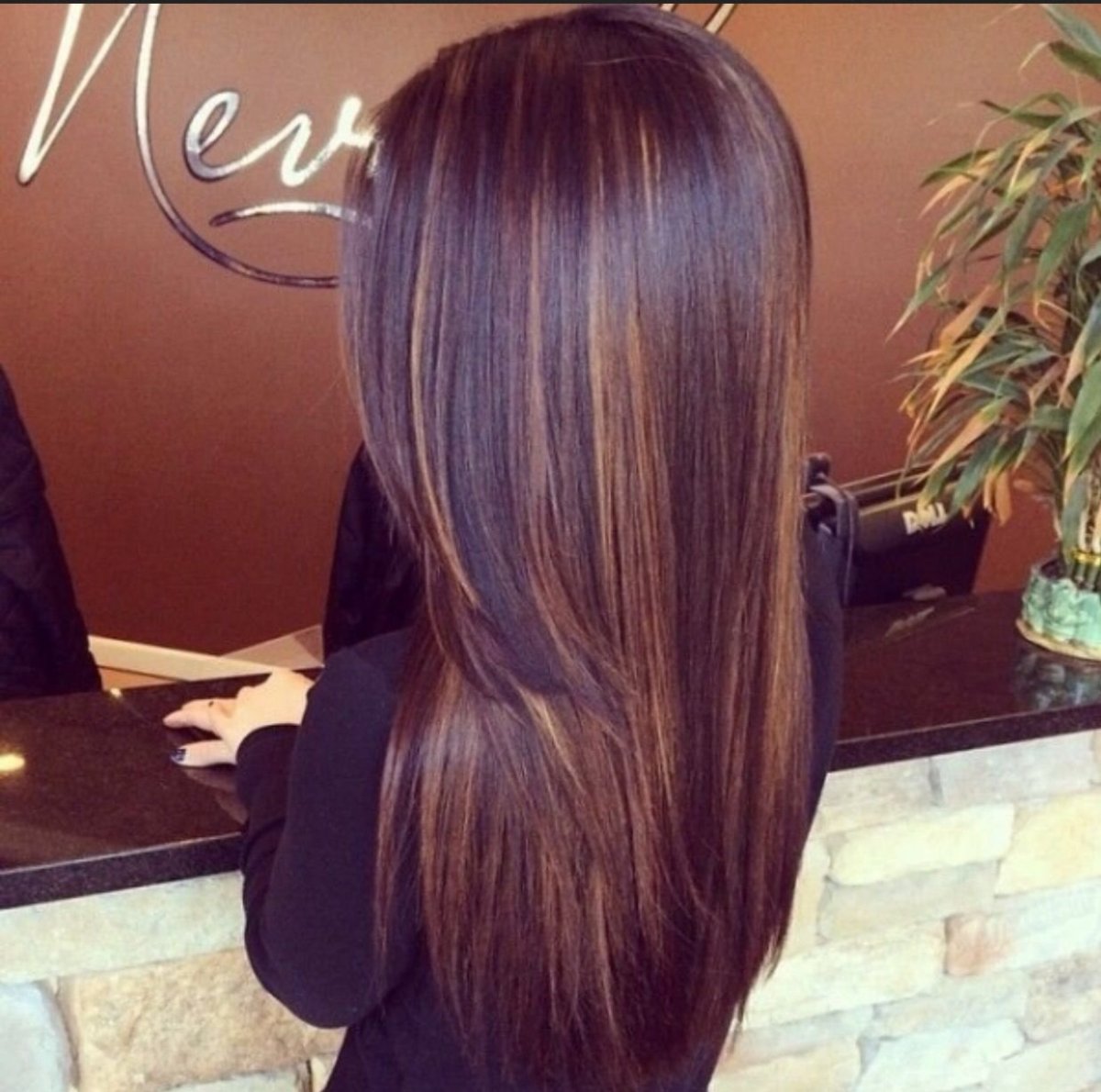 Окрашивание волос с красными прядями