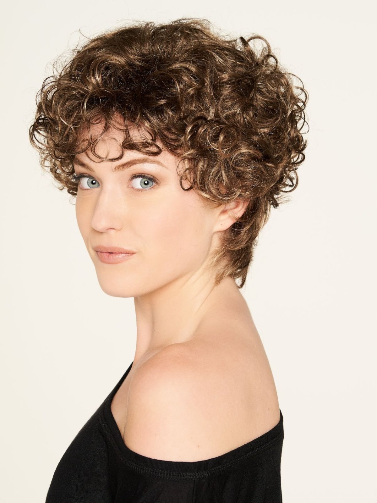 Короткие стрижки на вьющиеся волосы