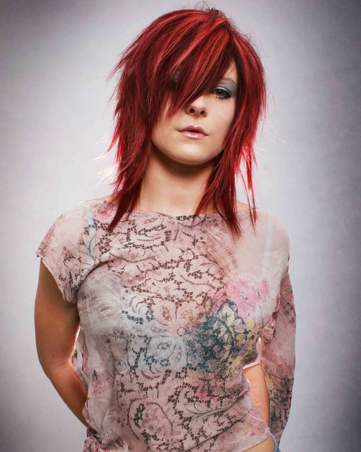 Креативные стрижки на средние волосы