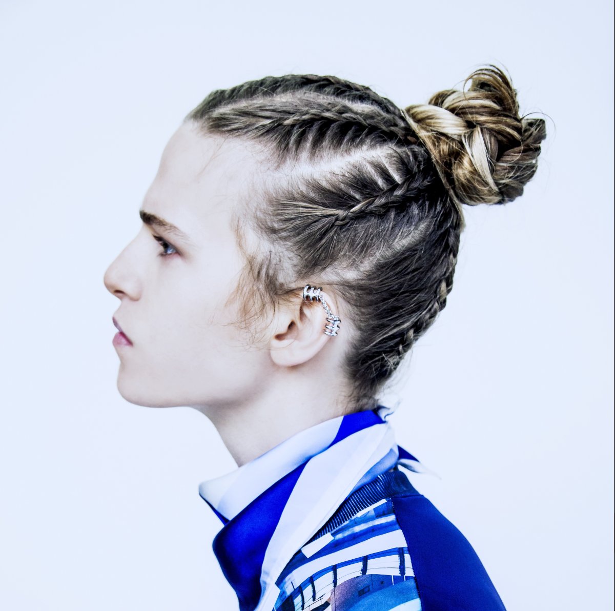 Топ кнот из косичек