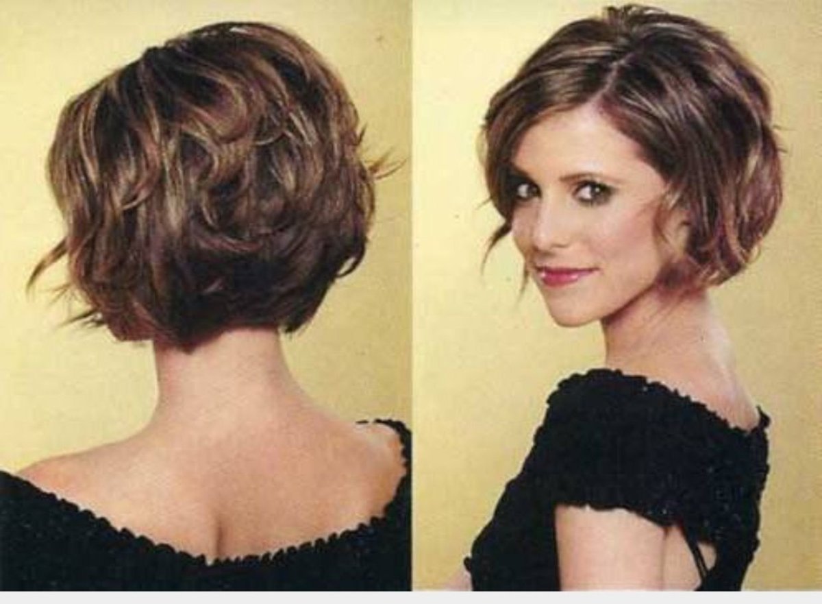 Градуированный Боб на средние волнистые волосы с челкой