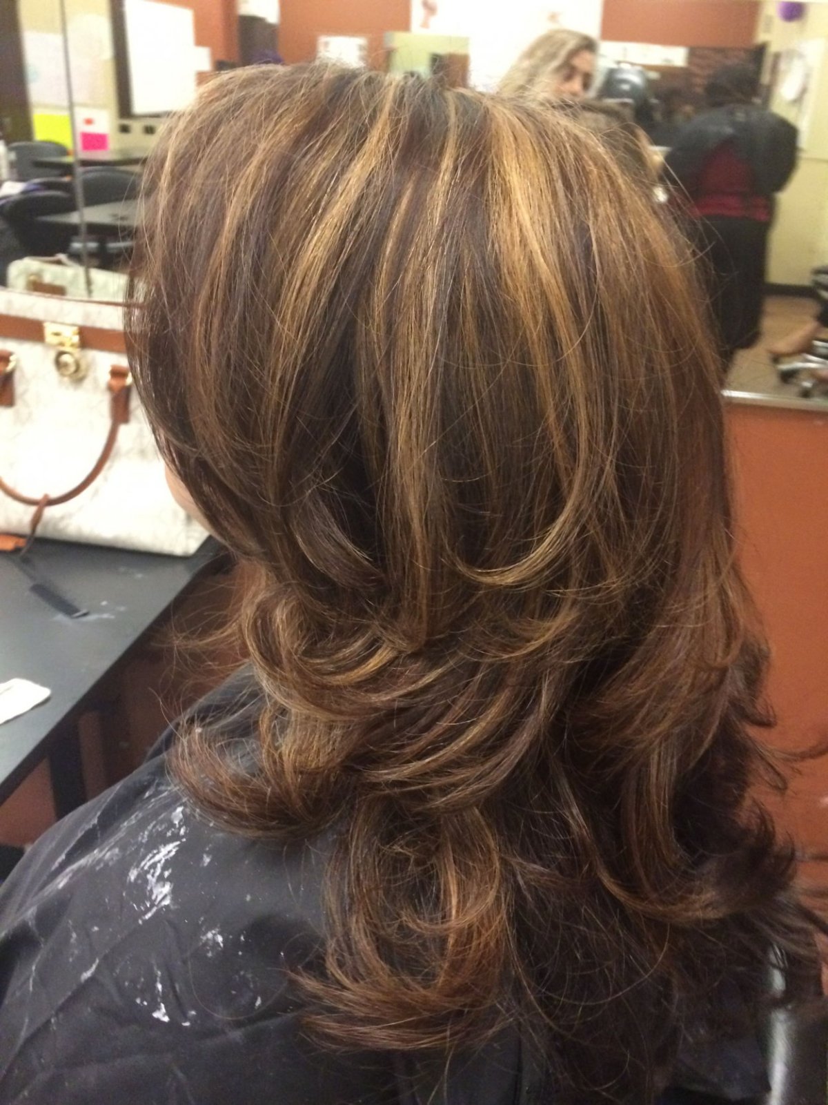 Мелирование на темный Каскад