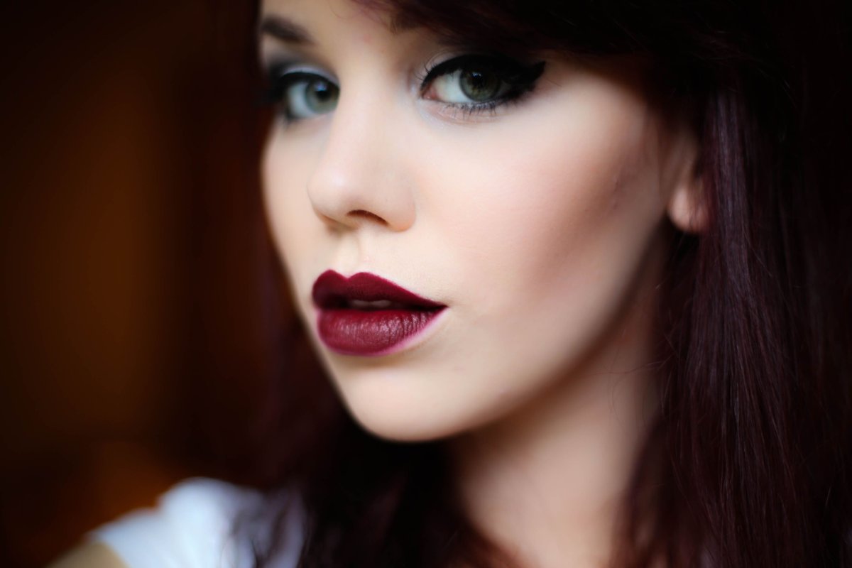 Смоки айс макияж красный