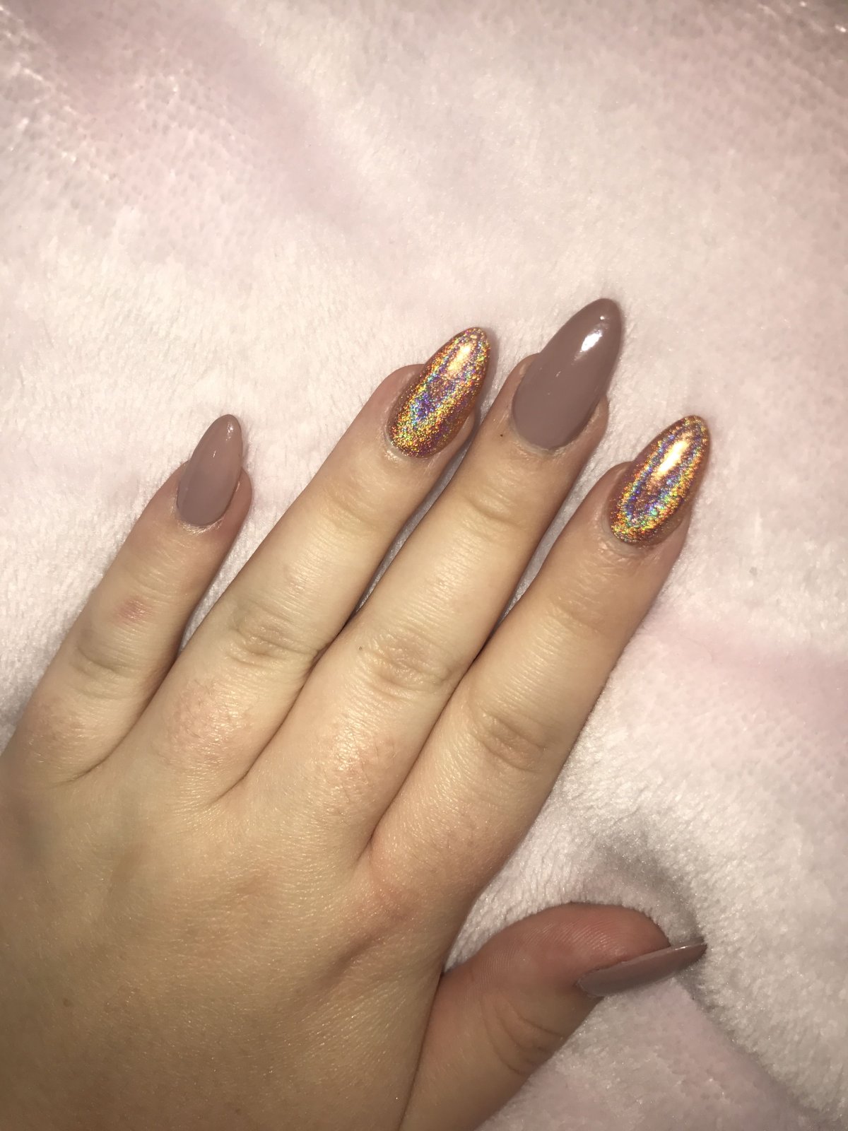 Ногти омбре миндаль