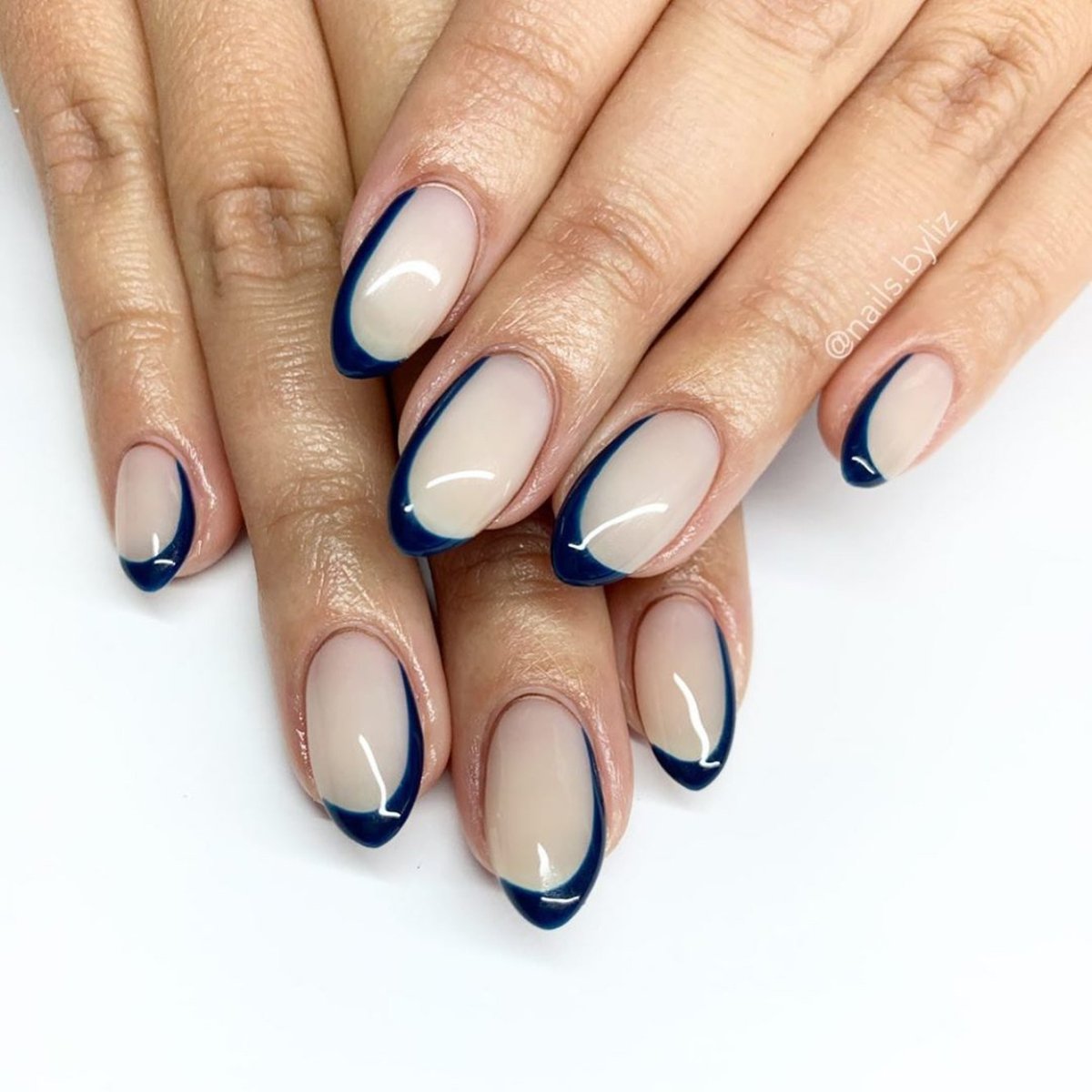 Маникюр синий френч