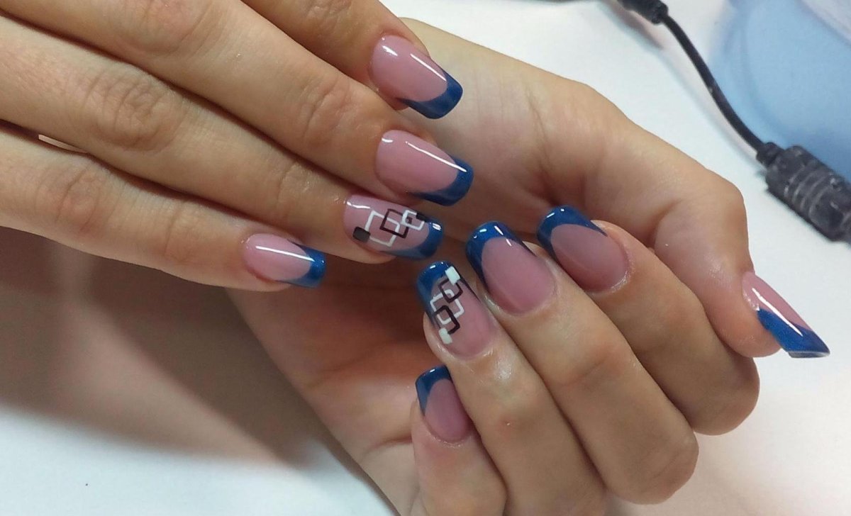 Синий френч на квадратных ногтях