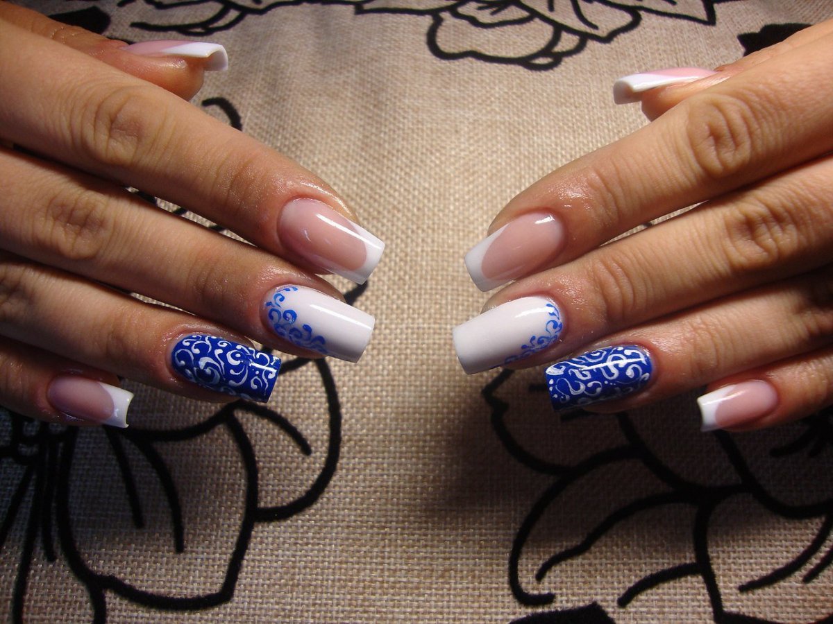 Свадебный маникюр в синем цвете