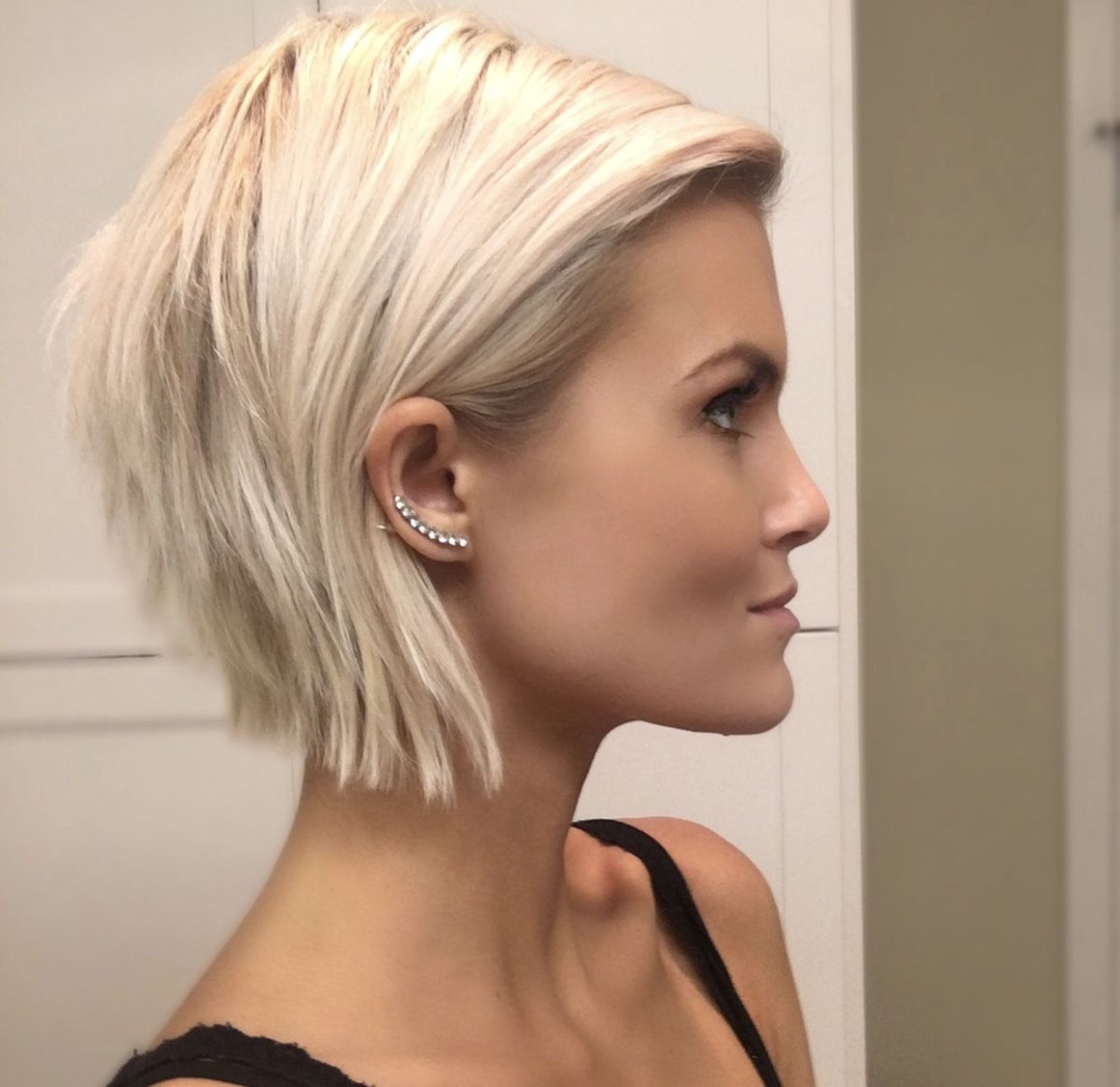 Короткая стрижка Пикси платиновый блонд