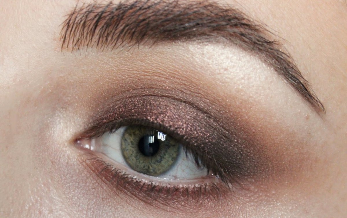 Макияж глаз в персиковых тонах