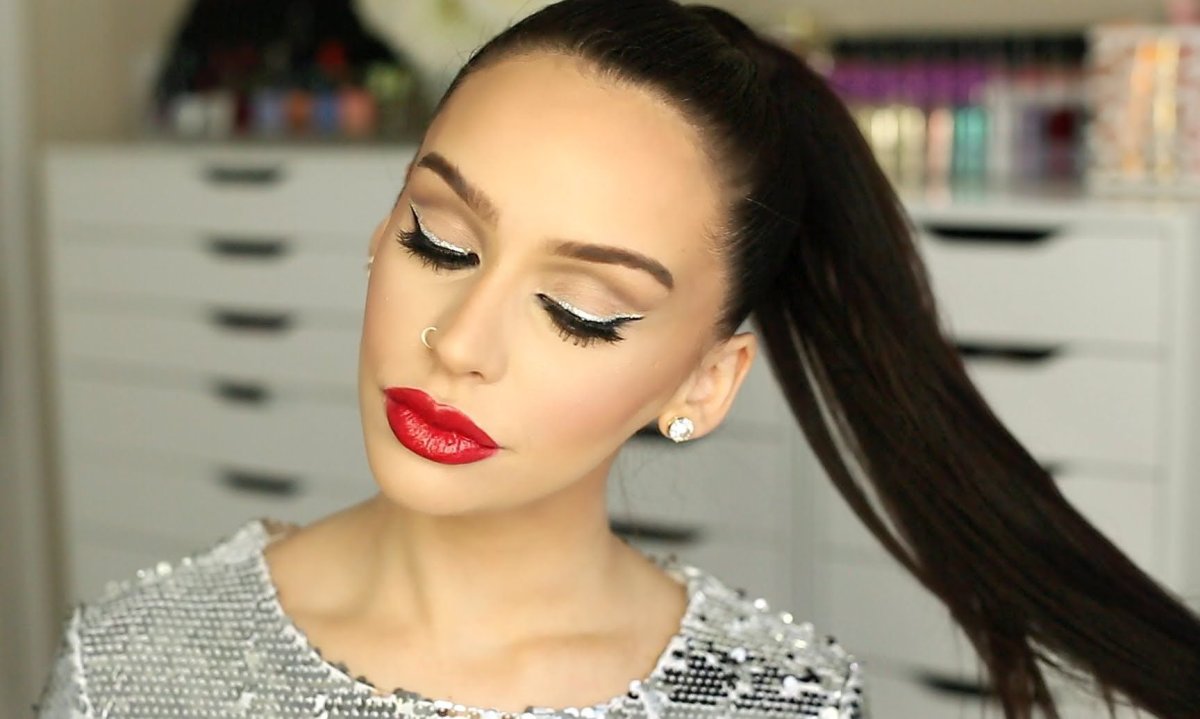 Макияж стрелки и красная помада и прическа