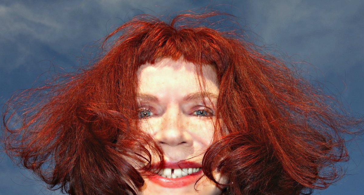 Стильная рыжая бабушка