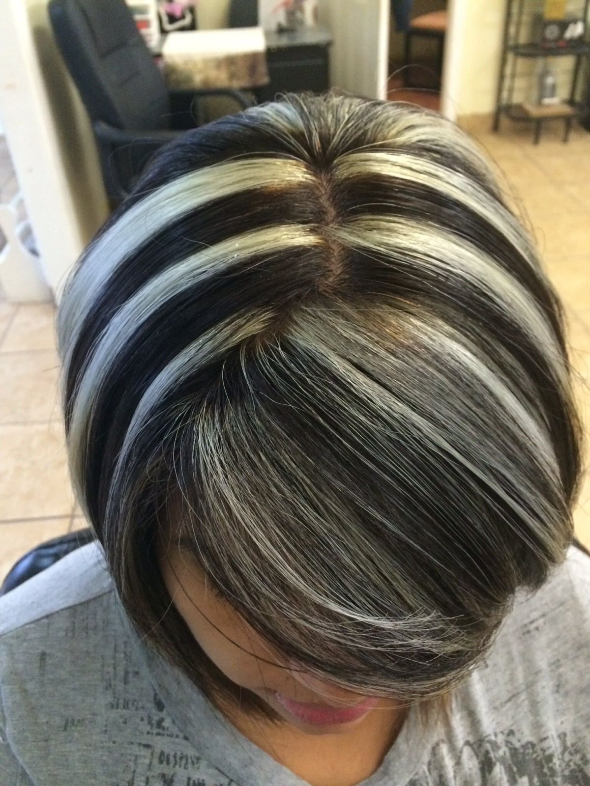 Мелирование на тёмные волосы короткие