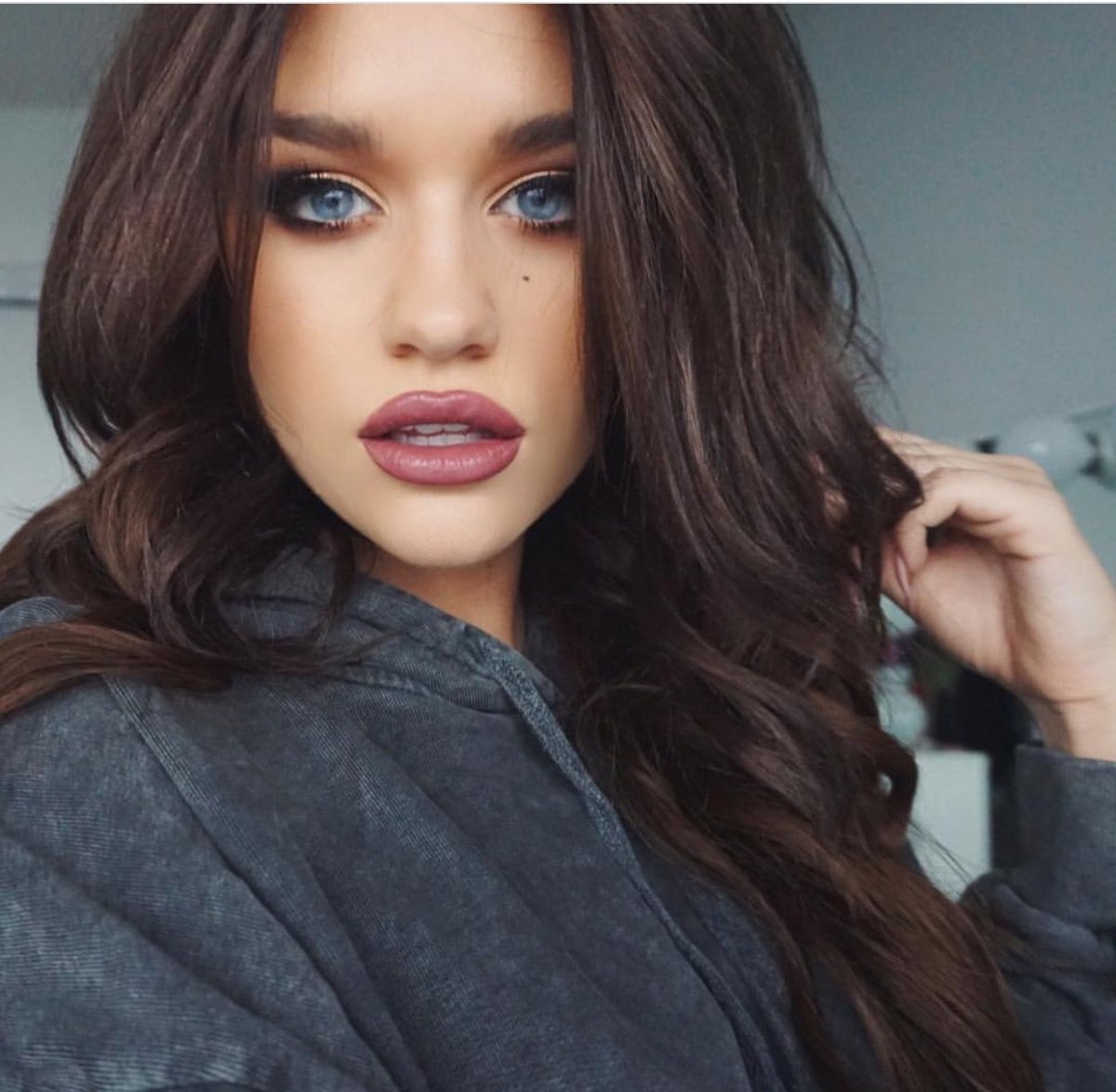 Samantha Ravndahl hair