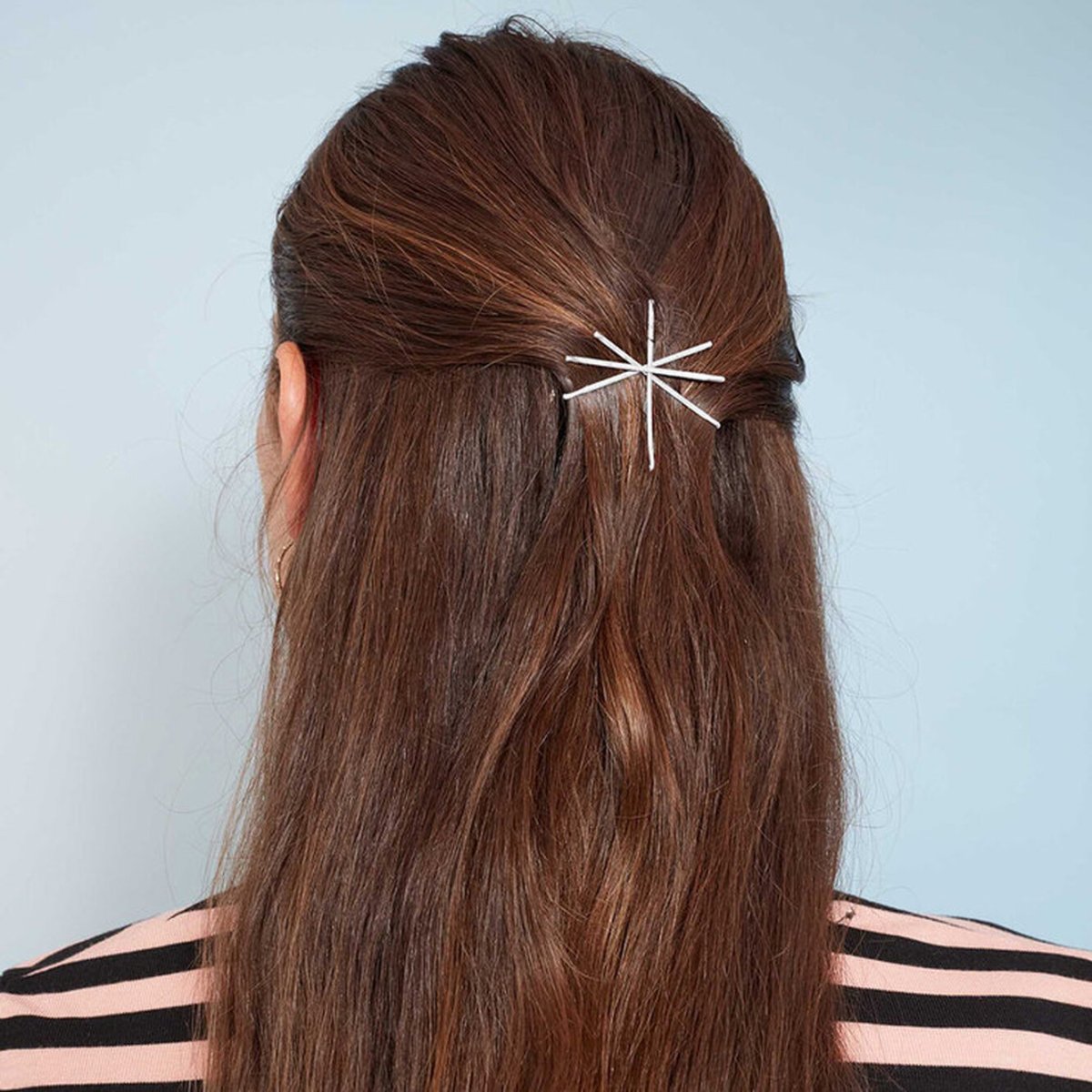 Красивая прическа с невидимками