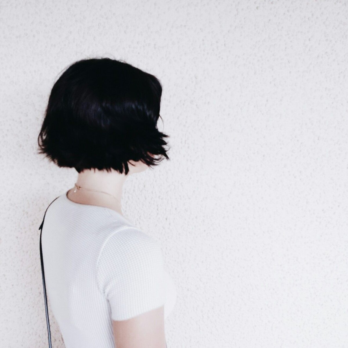 Чёрные короткие волосы эстеткиа