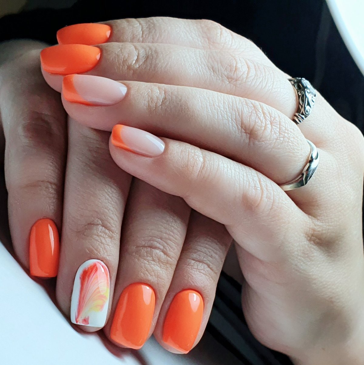 Розово-оранжевый маникюр
