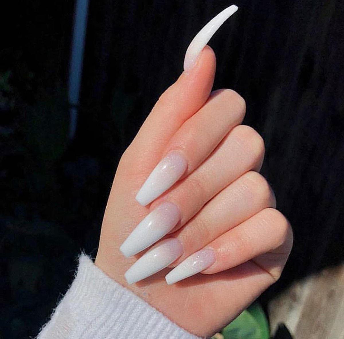 Наращивание ногтей с блеском