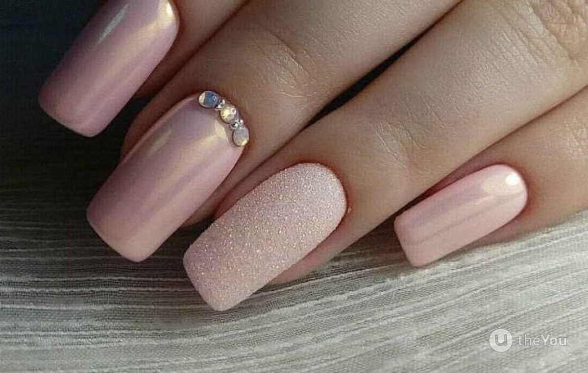Нежный жемчужно розовый маникюр