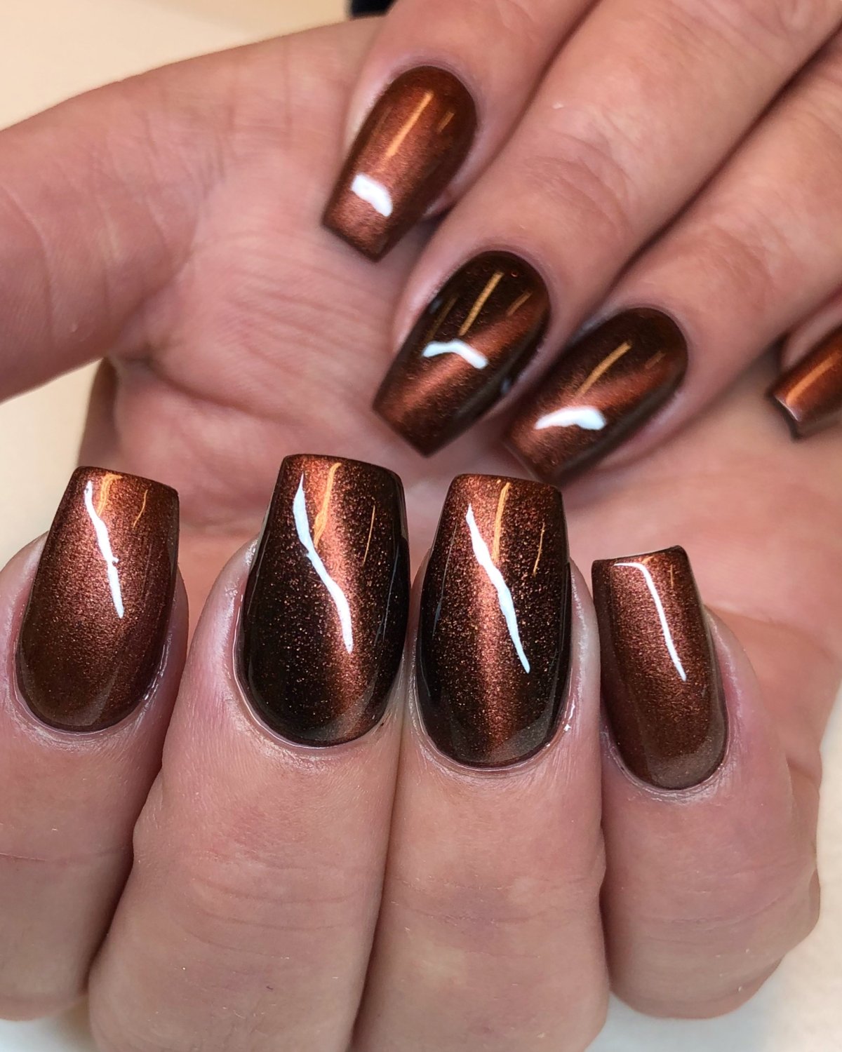 Бордовый маникюр с втиркой