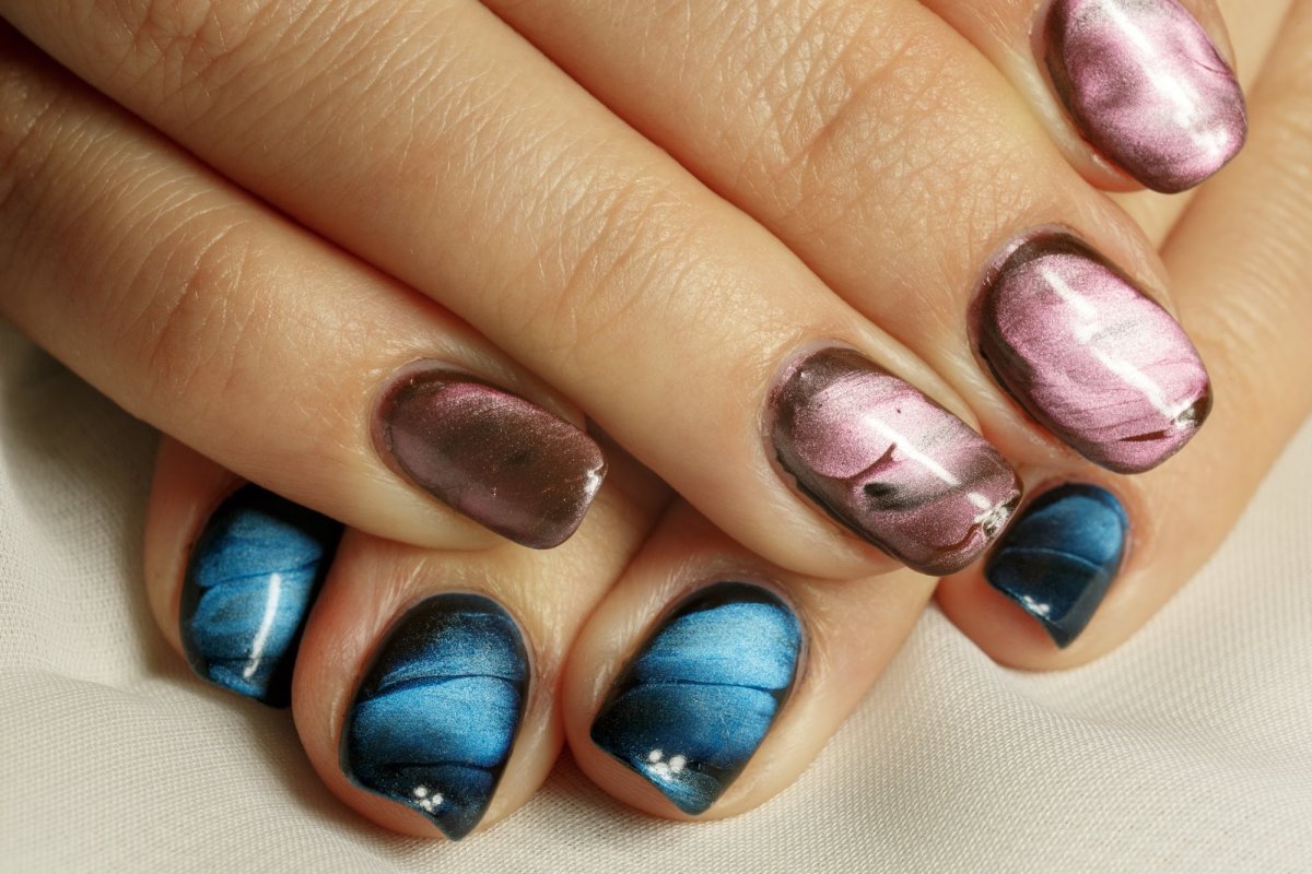 Маникюр на короткие ногти шеллак абстракция темный