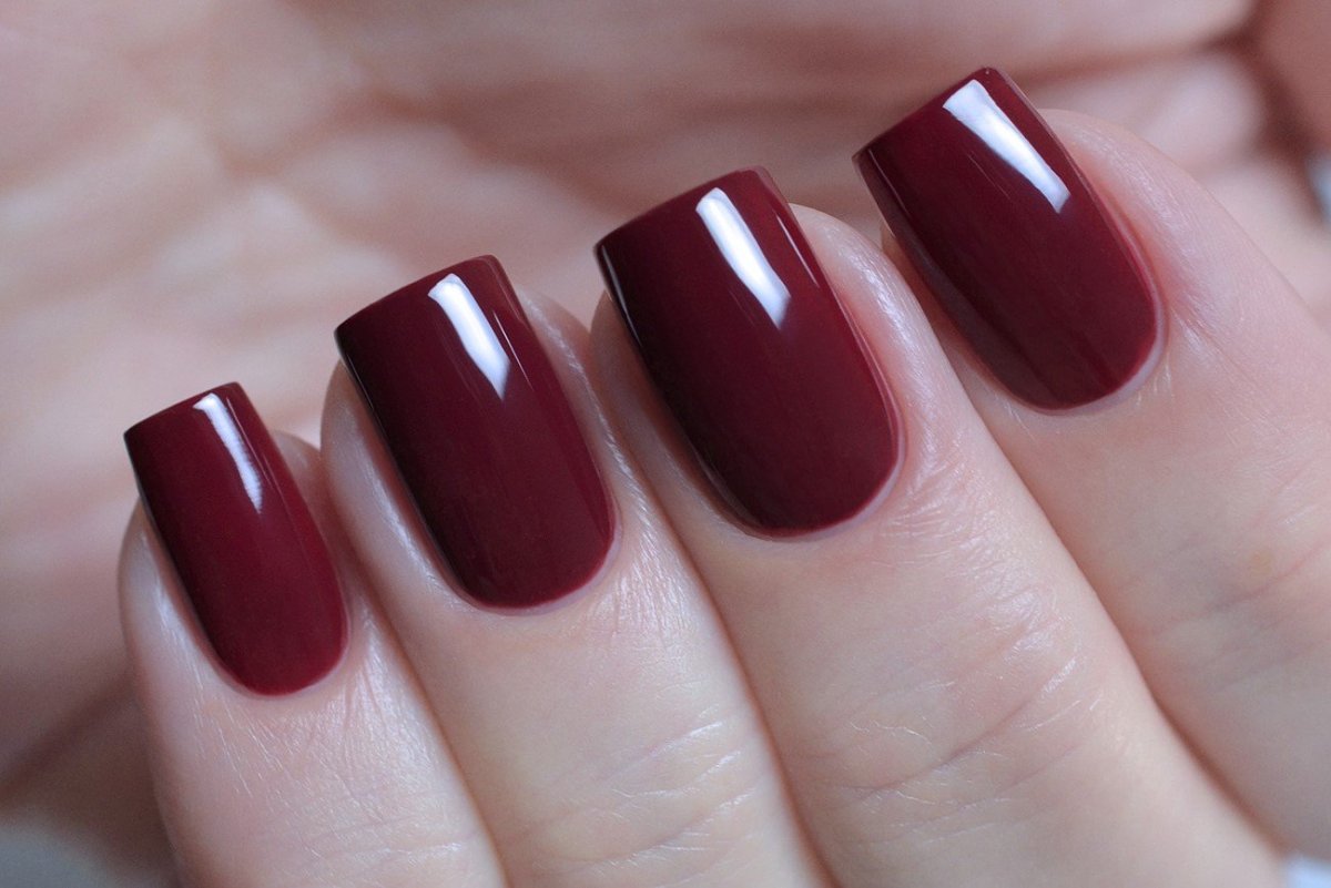 Бордовый лак