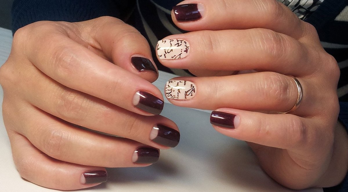 Строгий маникюр для офиса на короткие ногти