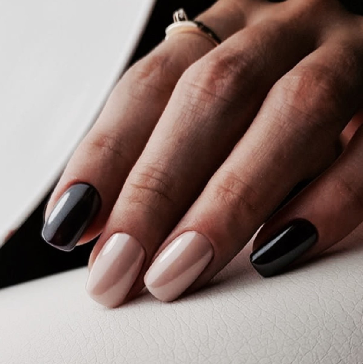 Строгие ногти