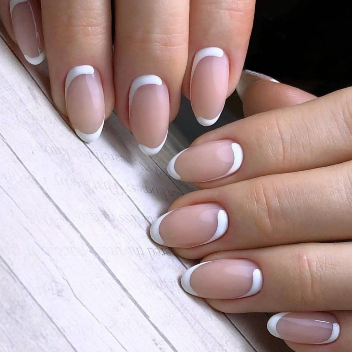 Молочные ногти с френчем