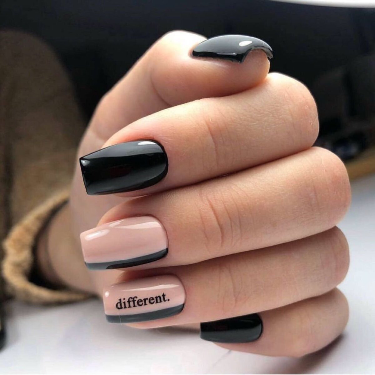 Стильный маникюр для офиса