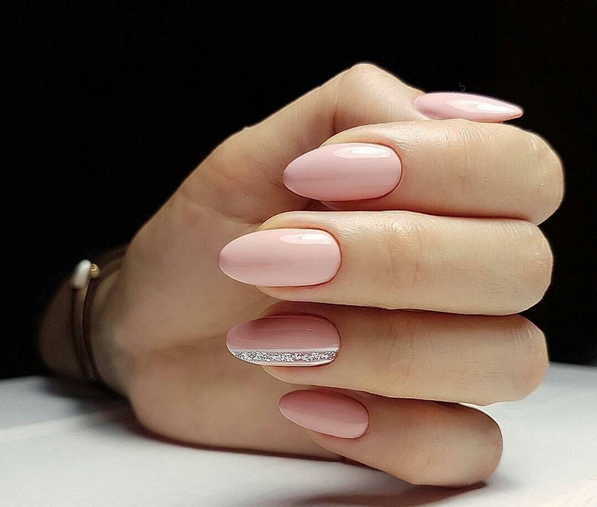 Маникюр нюдовые оттенки 2022