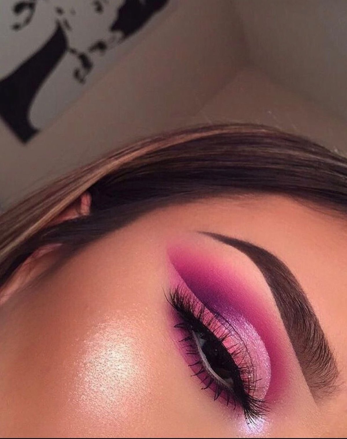 Розовый макияж