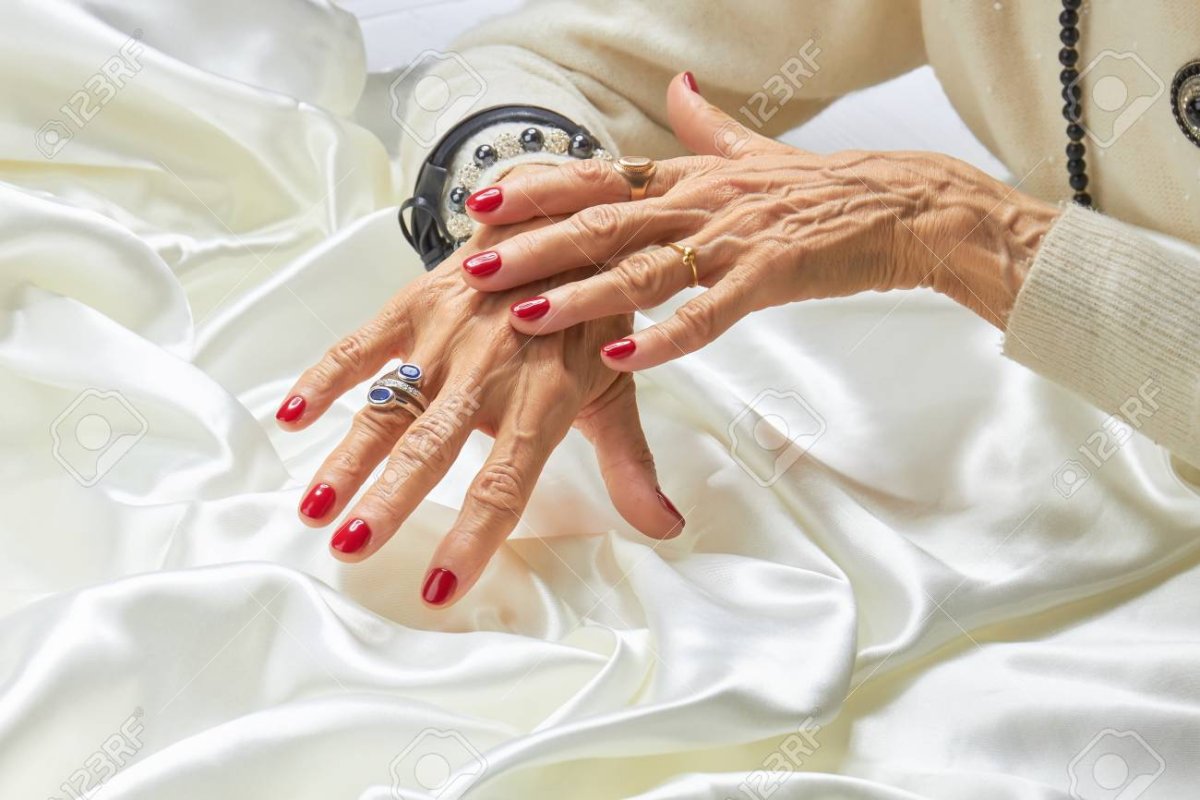 Маникюр на пожилые руки