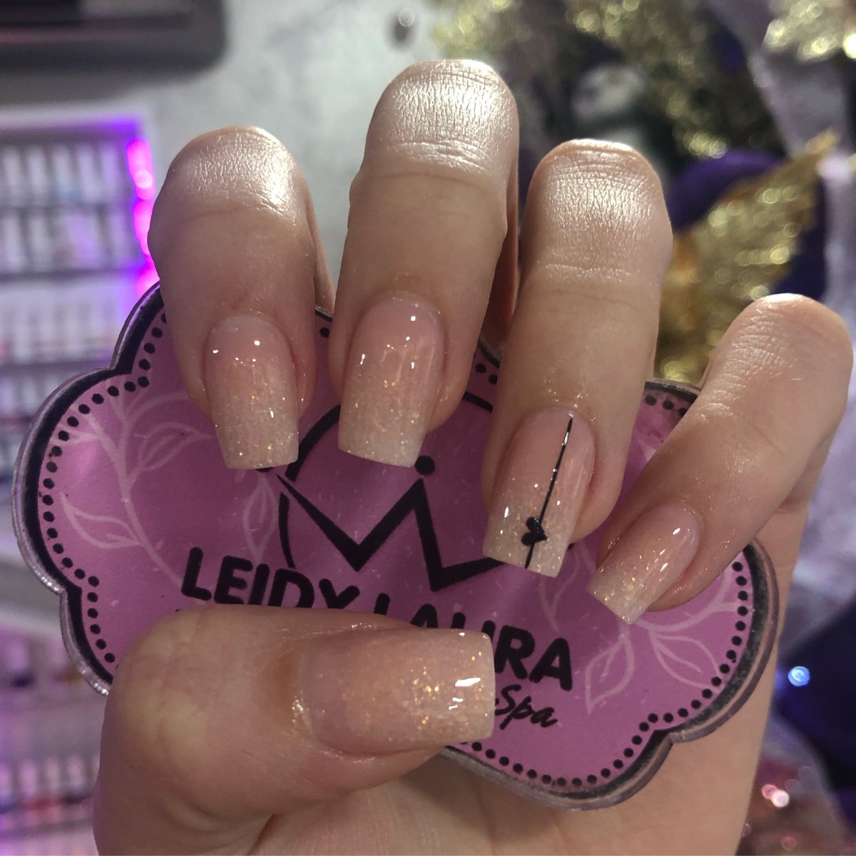 Нюдовый маникюр френч миндаль