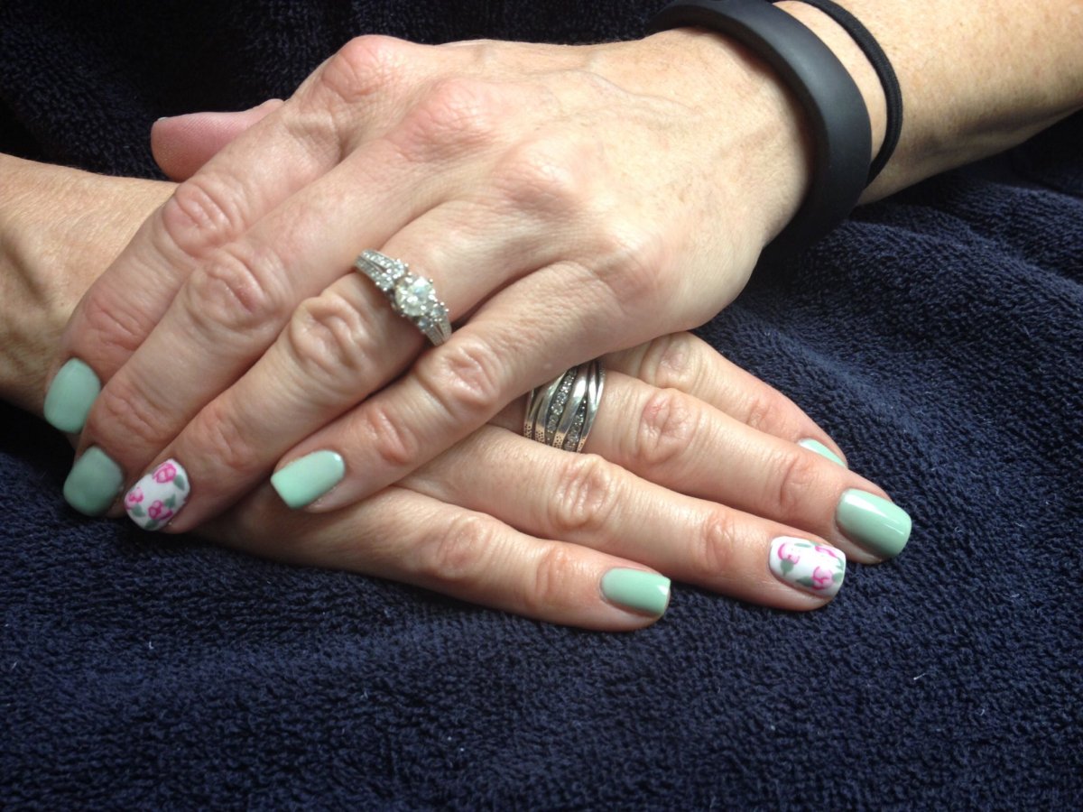 Маникюр для женщины 50 лет