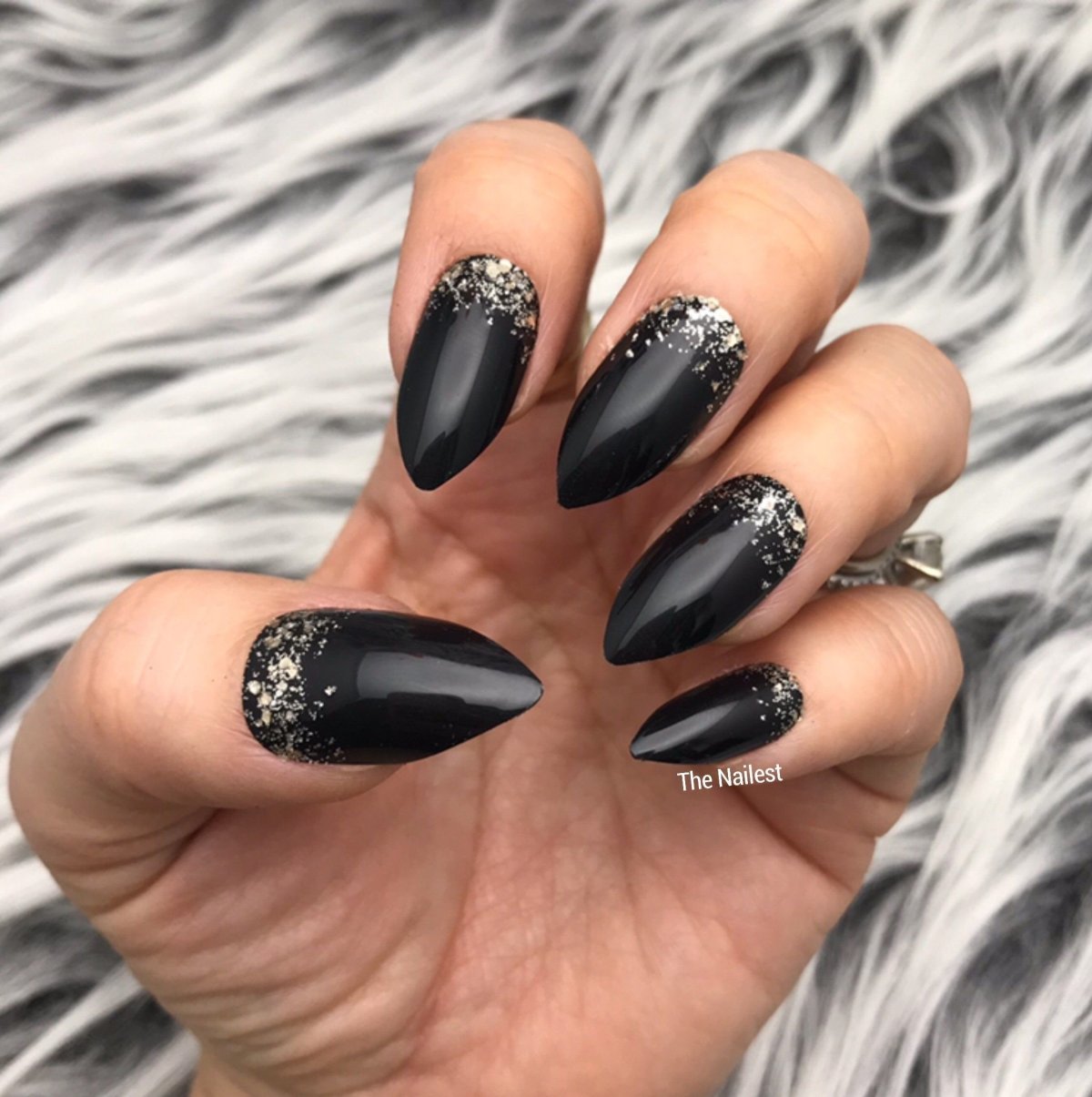 Маникюр чёрный с серебром