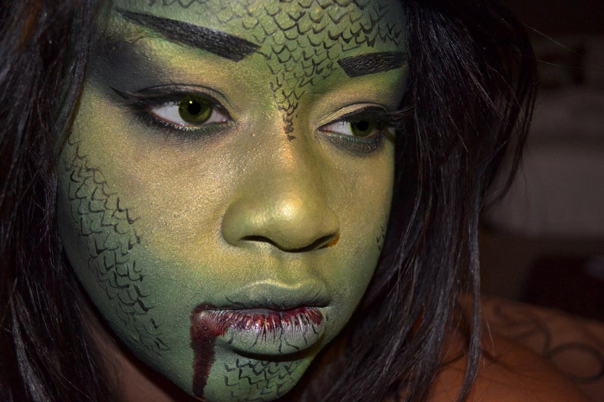 Макияж со змеями