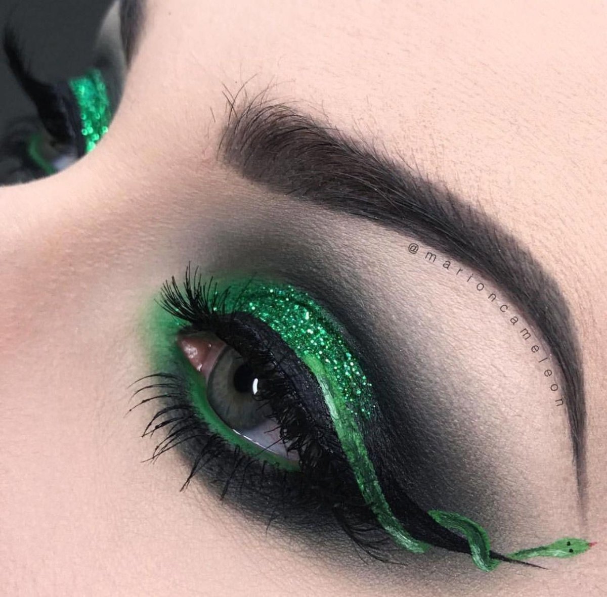 Макияж змеи