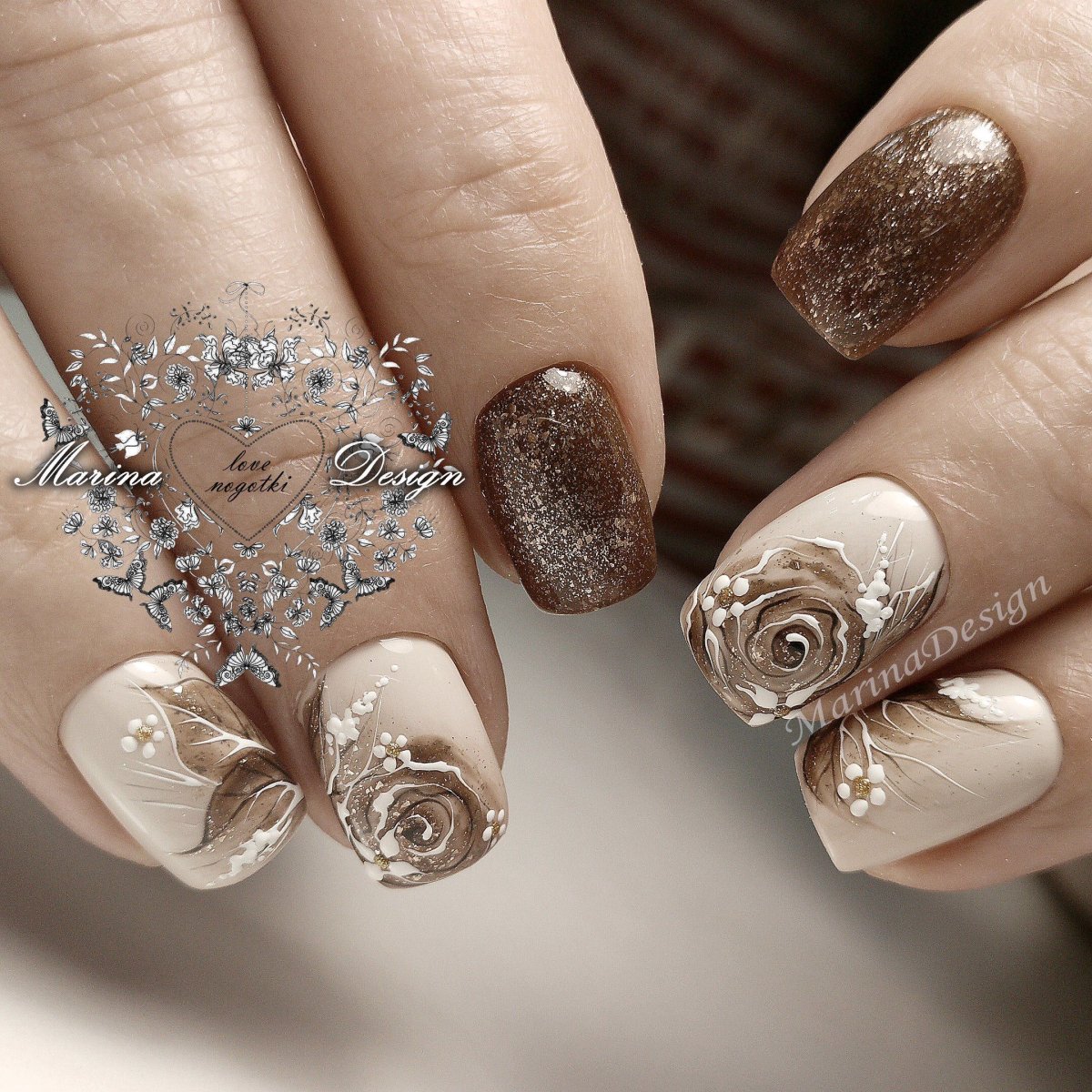 Ногти бежевые с золотом