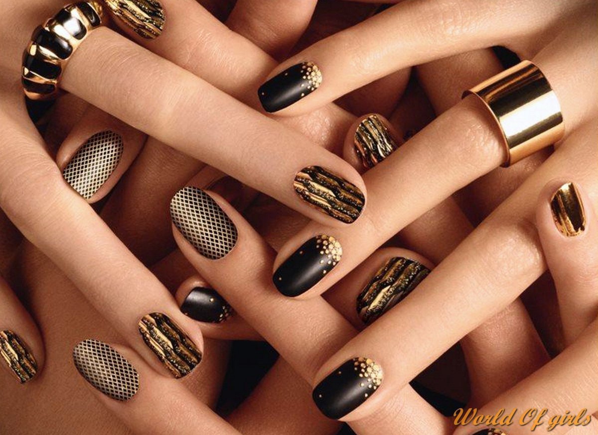 Бежево-коричневый маникюр с золотом
