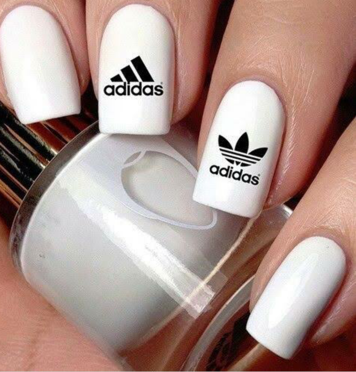 Маникюр стильной женщины