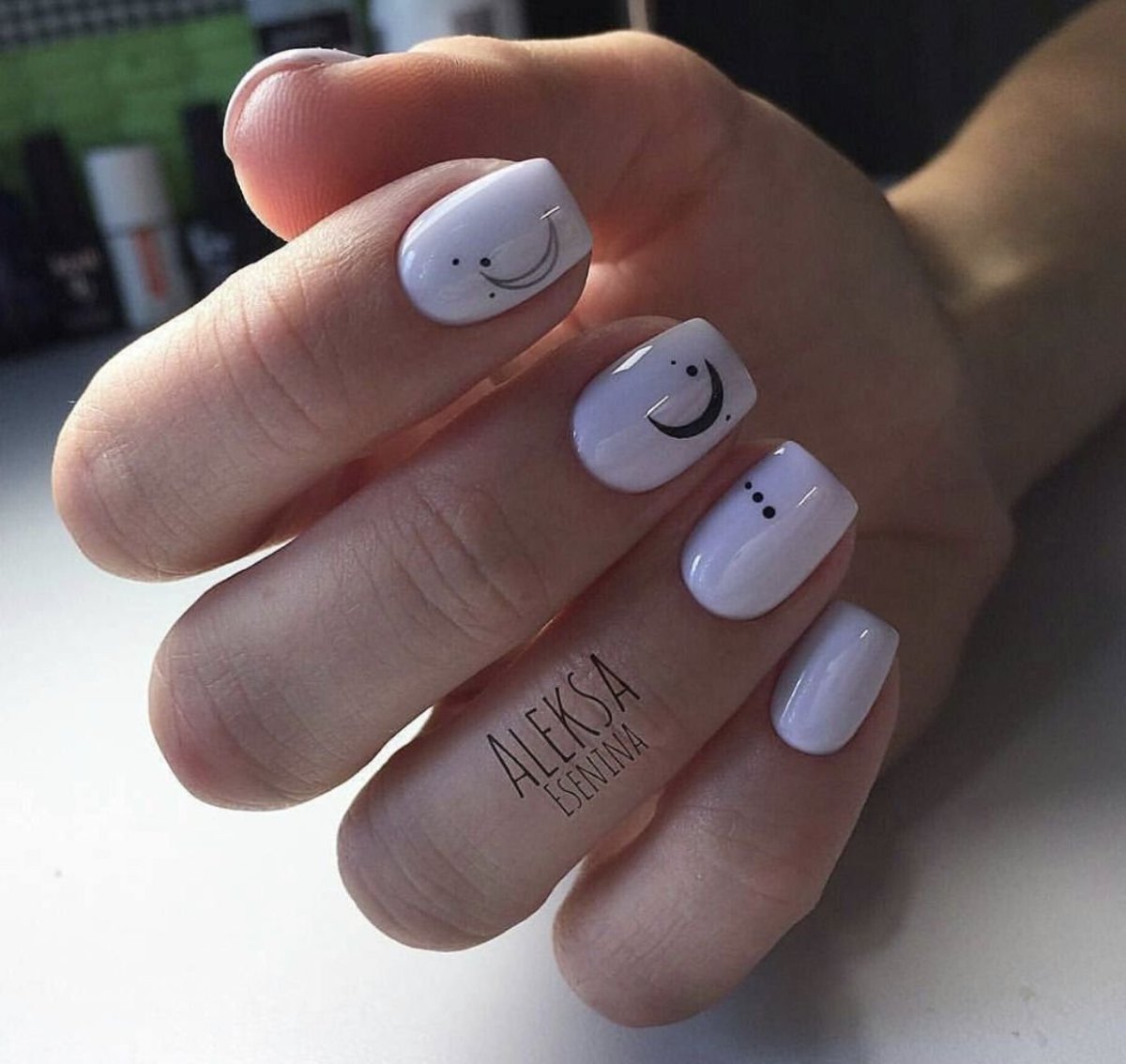 Красивые гелевые ногти острой формы