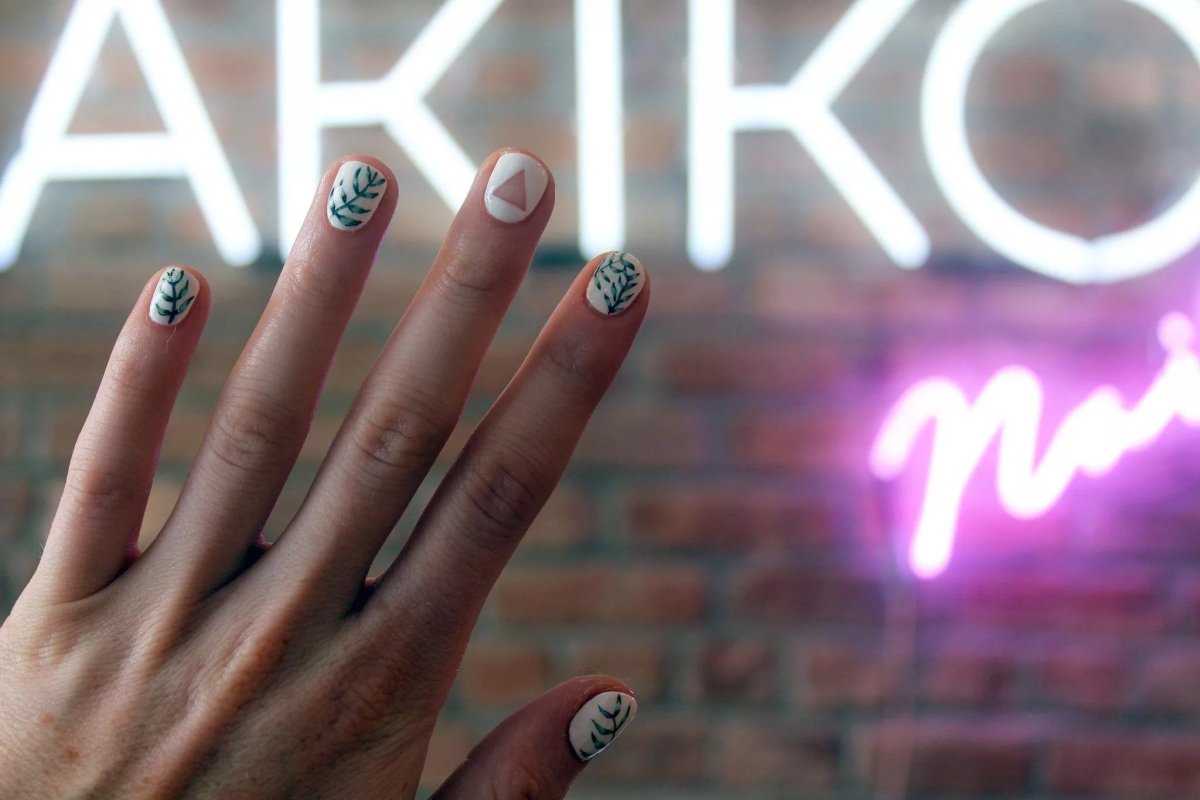 Стильный молодежный маникюр