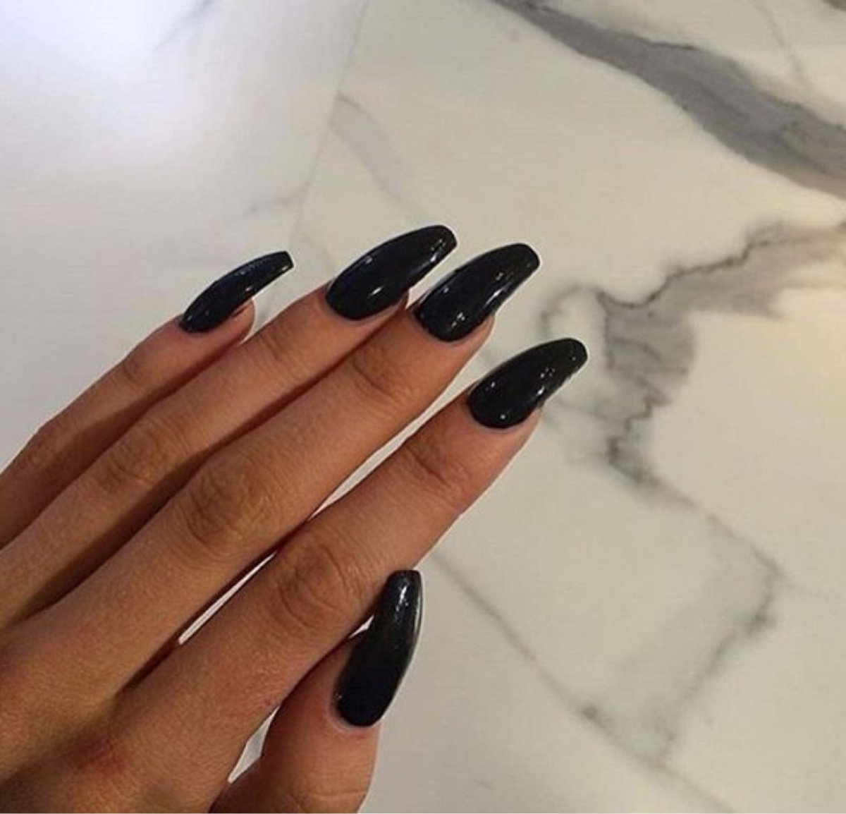 Маникюр чёрный глянцевый на длинные ногти