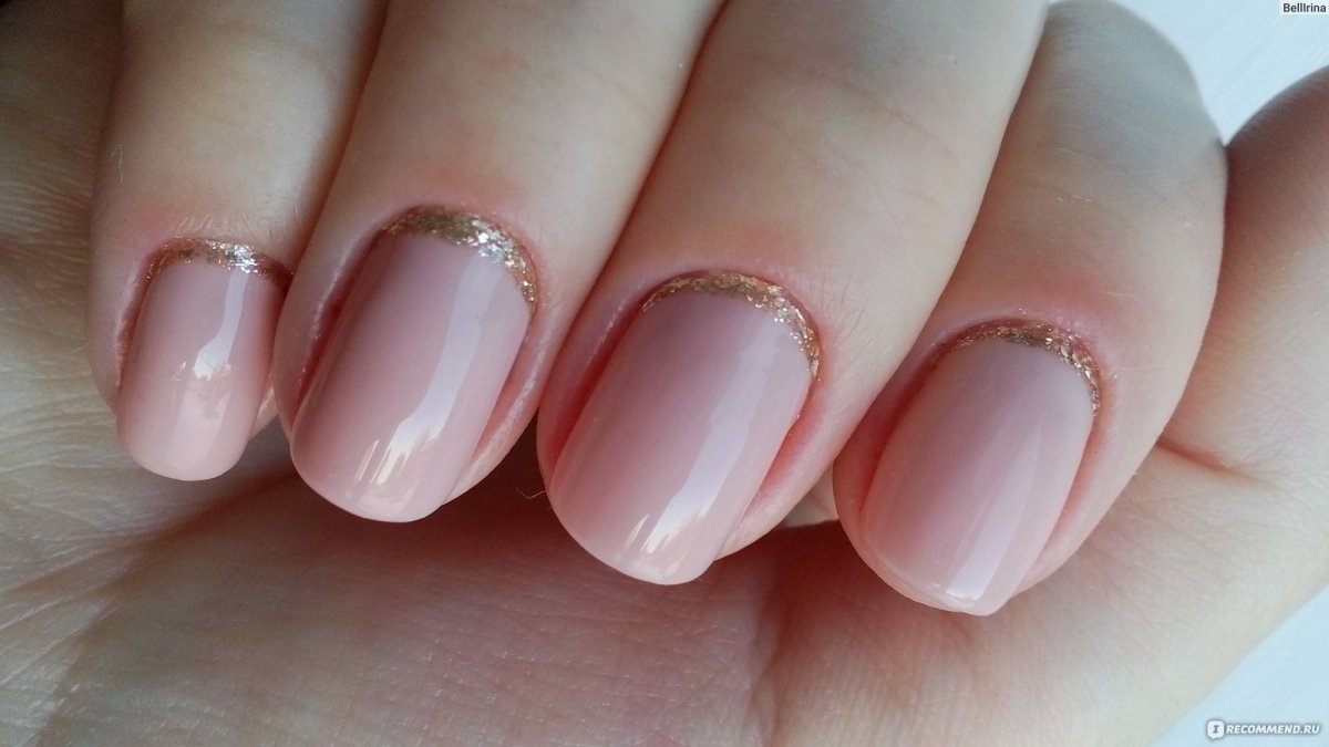 Маникюр с блестками от кутикулы