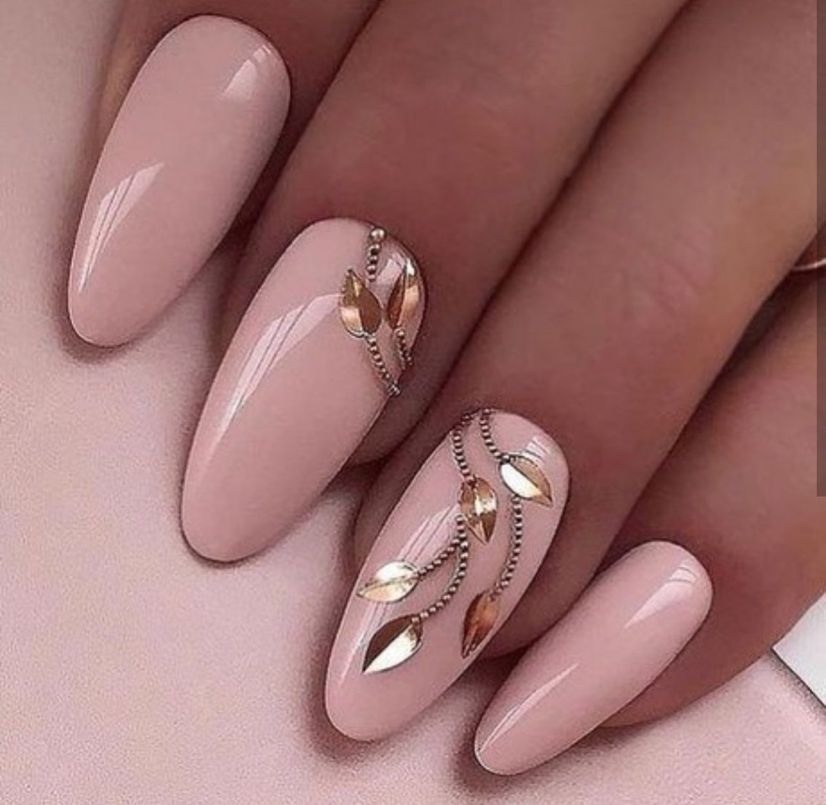 Manicure 2022 миндаль